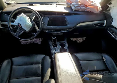 2022 Cadillac Xt4 Premium Luxury z USA, uszkodzony, nr VIN 1GYFZDR43NF135551